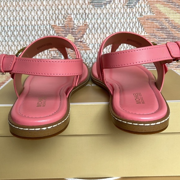 MICHAEL KORS KARMEN THONG SANDALS FAUX LEATHER TEA ROSE
49S2CRFA1L - Picture 7 of 16